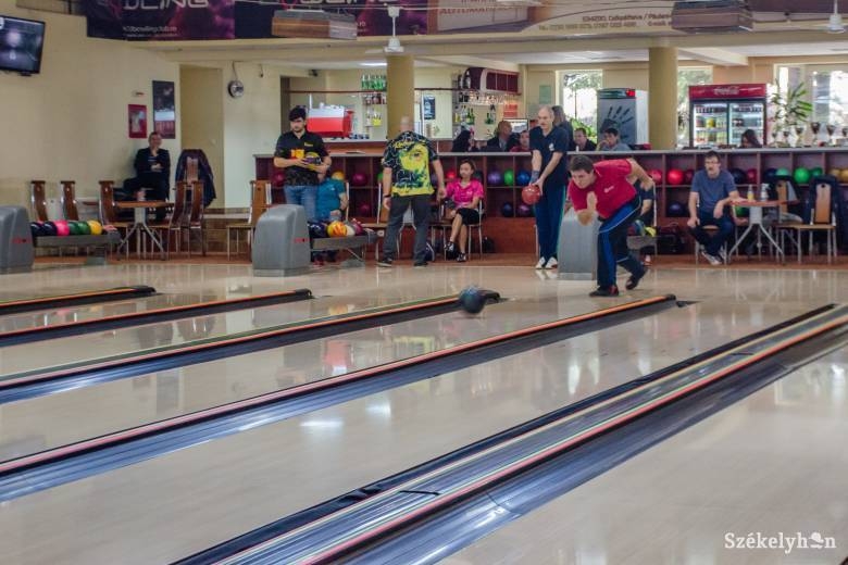 storm Confession Secretary 300 Bowling Club - Nyolc éve nyitották meg Csíkszereda bowlingpályáját